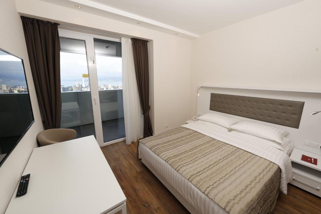 Apartments In Alliance Batumi Bagian luar foto